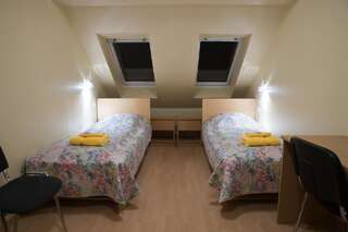 Гостевой дом Posti Hostel Кярдла Двухместный номер с 2 отдельными кроватями и общей ванной комнатой-12