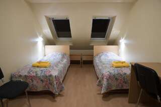 Гостевой дом Posti Hostel Кярдла Двухместный номер с 2 отдельными кроватями и общей ванной комнатой-15