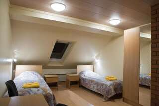 Гостевой дом Posti Hostel Кярдла Двухместный номер с 2 отдельными кроватями и общей ванной комнатой-18