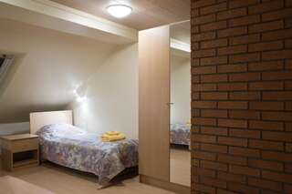 Гостевой дом Posti Hostel Кярдла Двухместный номер с 2 отдельными кроватями и общей ванной комнатой-19
